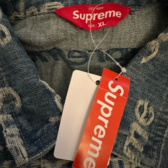 Supreme Jean Frayed Logos Trucker jacket NWT size XLG